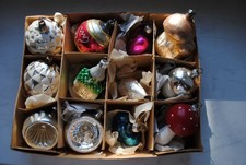 karton mit 12 teilen alten