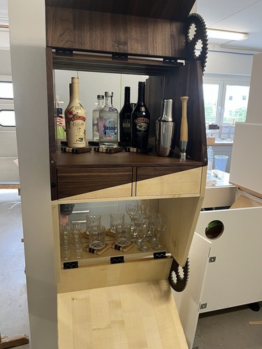 Barschrank aus nussbaum und - aus,