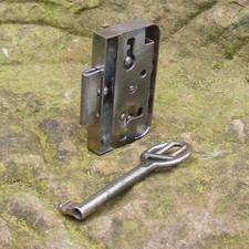 altes Aufsatzschloss Dornmaß 15mm Schrankschloss 34x59mm Möbelschloss