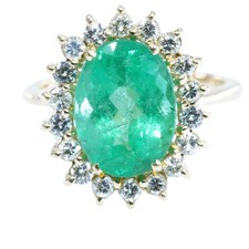 Gelbgoldring mit Smaragd und Diamanten – „Smaragd Crown“