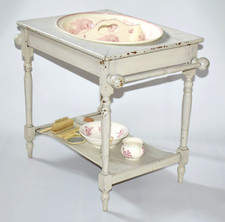 ANTIKER KINDERWASCHTISCH AUS