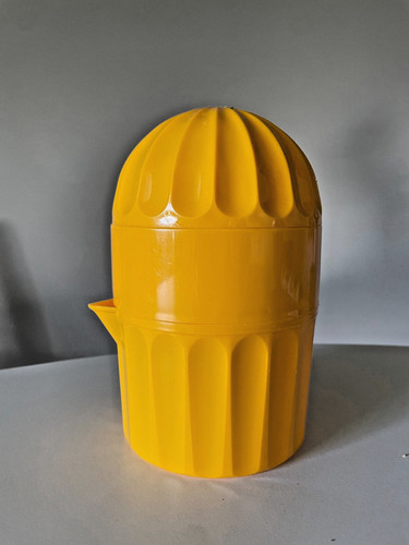 Lemon squeezer - lemon,