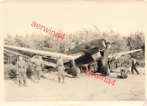 Deutsches flugzeug stuka - ju-87,