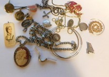 Konvolut in Silber und Gold Farbe Modeschmuck und Silber 800-835er