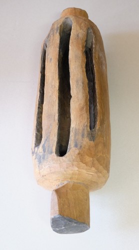 Schlitztrommel aus guinea - schlitztrommel,