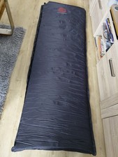 Selbstaufblasende Isoliermatte