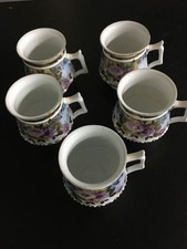 5 alte Kaffeetassen mit Blumendekor mit Gold