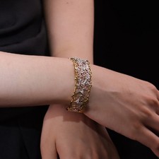 Handgefertigter Armreif aus