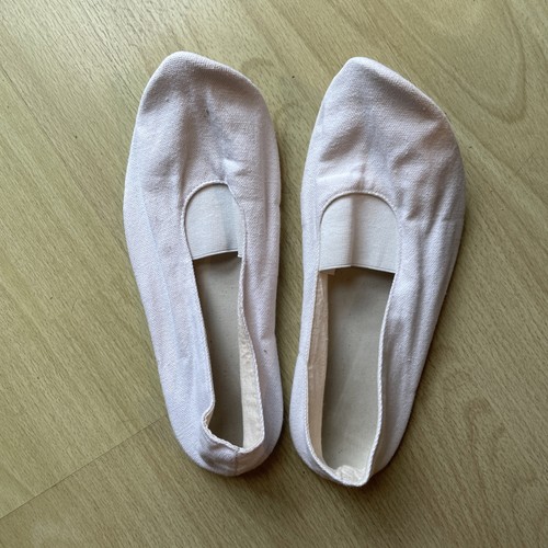Weiße gymnastikschuhe - weiße,