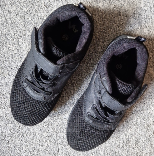 Schwarzer sommer sneaker - schwarzer,