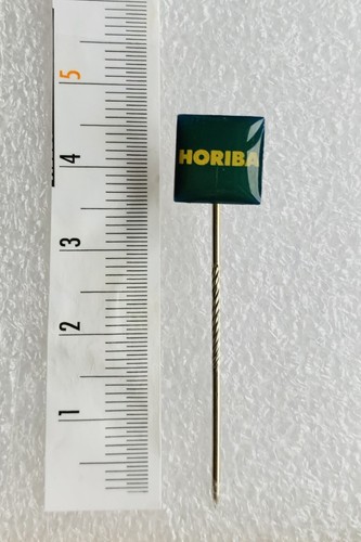 Anstecknadel horiba motiv - anstecknadel,
