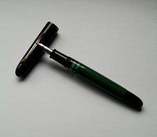 Vintage Pelikan 120 Kolbenfüller grün-schwarz | M-Feder 