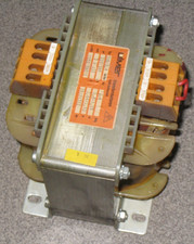 ein günstiger Trenntransformator, Primär 220 / 380 V~, Sekundär 220 V~