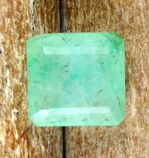 Natürliches Grün Smaragd