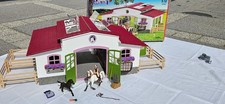 Schleich 42344 HORSE CLUB Reiterhof Pferdehof wie NEU Pferde