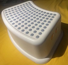 IKEA FÖRSIKTIG Kinderhocker, Weiß/Blau, 37 x 24 x 13 cm maxbelastung 35 kg Neu