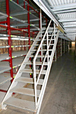 Metalltreppe Stahltreppe Industrietreppe Aussentreppe 11 Stufen verz. + Geländer