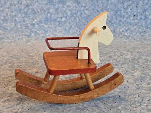 Schaukelpferd für