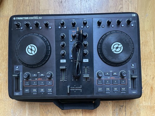Traktor kontrol deck - traktor, dj