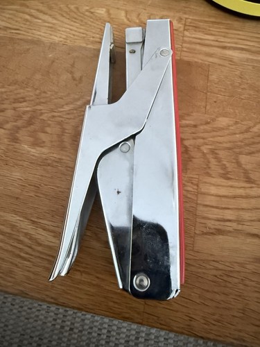 Alte heftzange metall rot - alte,