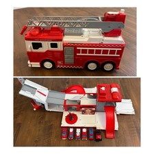 Großes Feuerwehrauto Transformator zur Einsatzzentrale mit Licht Sound