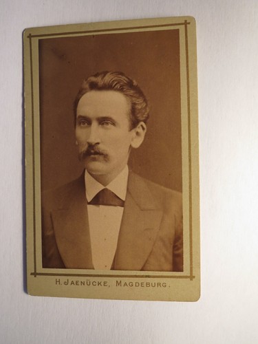 Herr bahnhofsvorsteher metzel - herr,