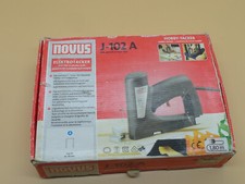 Novus Elektrotacker J-102 dual power, elektro Tacker für Klammer A D 6 - 14mm