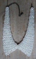 Kragen aus Kristallperlen