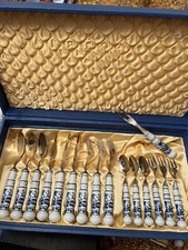 Zwiebelmuster Besteck mit Porzellangriffen 1. Wahl - neuwertig -  Modell 700