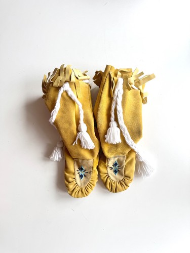 Handmade inuit yellow - yellow, beaded