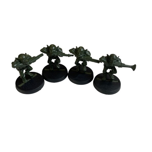 Starquest figuren dunkel - mb,