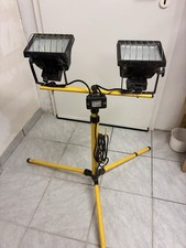 Bauscheinwerfer 2 X 500 Watt auf Stativ