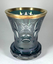 F8/25 - Dekorativ geschliffener Ranftbecher grünes Glas mit Goldrand