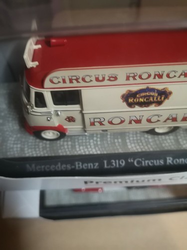 Circus roncalli mercedes benz - circus,