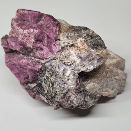 Pollucit roter turmalin - pollucit,,