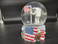 Astronaut Schneekugel Artemis