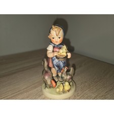 Goebel Hummel Figurine Girl