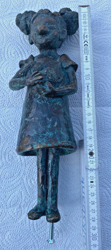 Bronzemädchen mit hase von - bronzemädchen,