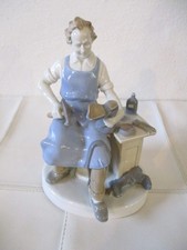 Schöne Porzellanfigur