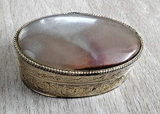 alte Pillendose Deckeldose Klappdose mit echtem braun beigen Stein ovale Form