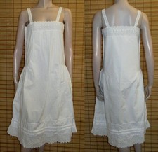 WEISSES NACHTKLEID -