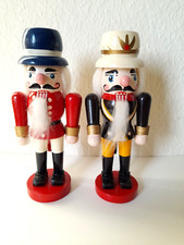 2 Nussknacker aus Holz  17 cm