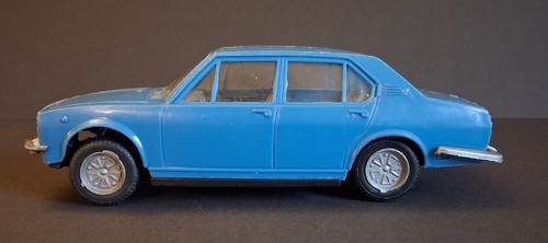 Alfa romeo alfetta aus plastik - alfetta,