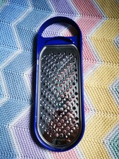 Tupperware D28 Fleißiges Lieschen Raspelreibe Reibe Küchenreibe Gemüsereibe blau