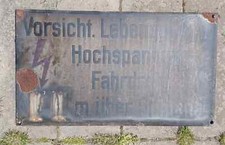 unrestauriertes Emaille Schild Vorsicht Lebensgefahr Hochspannung Fahrleitung...