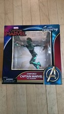 Diamond Select Marvel Captain Marvel Starforce PVC Diorama Figur