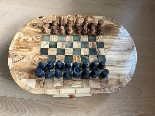 Schachbrett aus olivenholz mit - olivenholz,