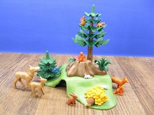 Hügel mit Waldtieren Fuchs