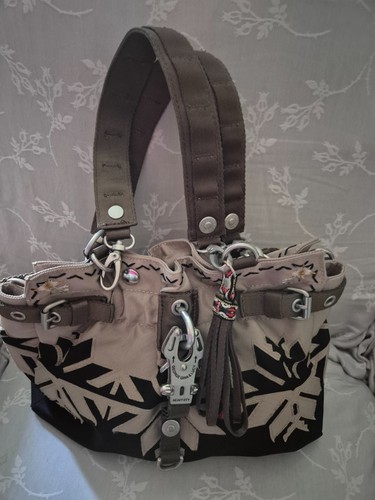 George gina lucy ggl - gina,