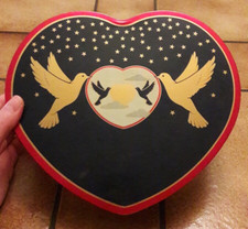 Blech Dose Herz Form Tauben Motiv ca.22x19 cm